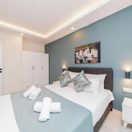 Hadrian Towers Hotel *